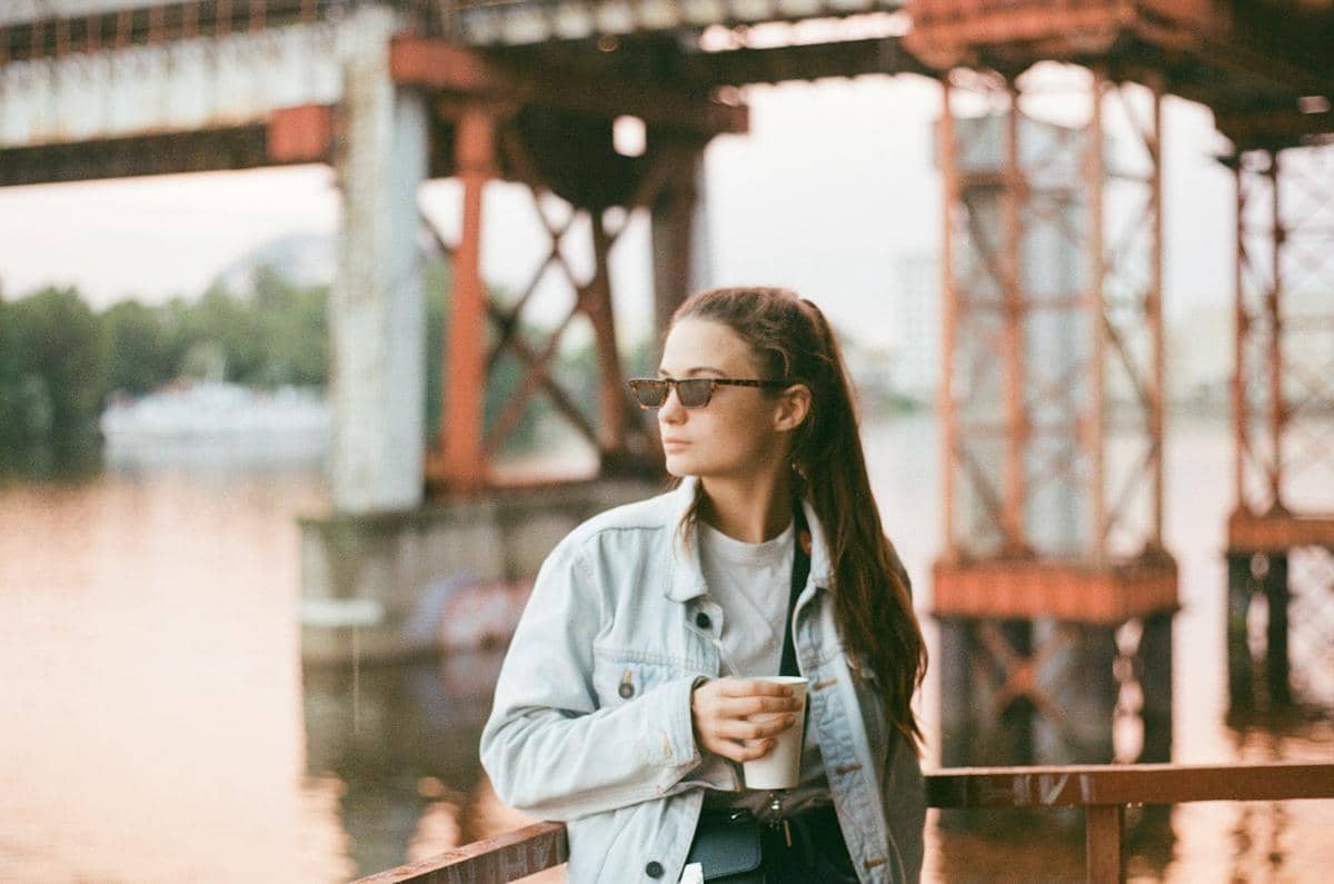 Ilustrasi menyendiri (unsplash.com/Photo by Julia Tsukurova)