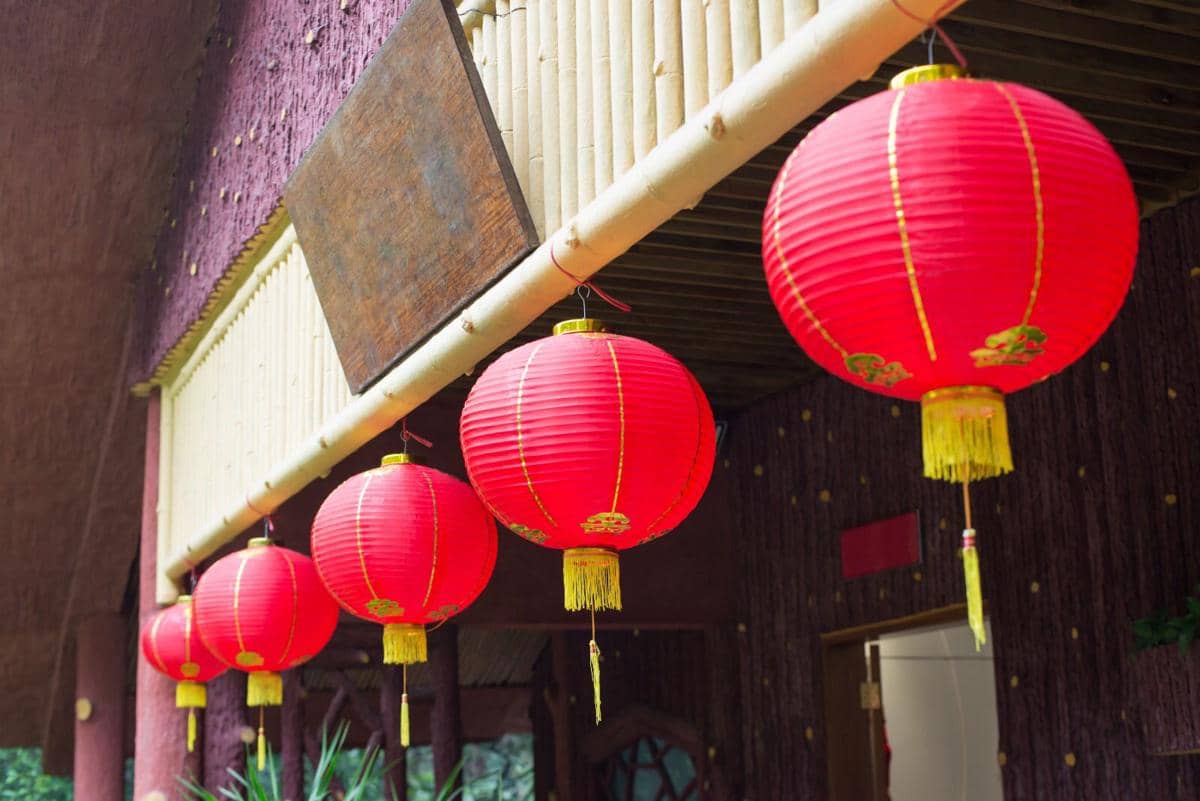 Ilustrasi hiasan lampion saat perayaan imlek