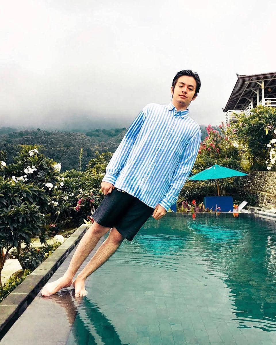 Mix and Match Outfit Pastel ala Angga Yunanda