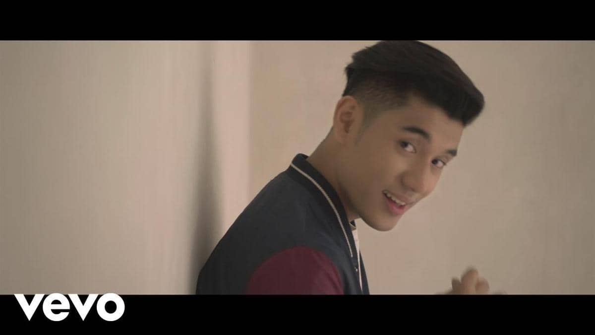 thumbnail official music video untuk lagu "Kasmaran"