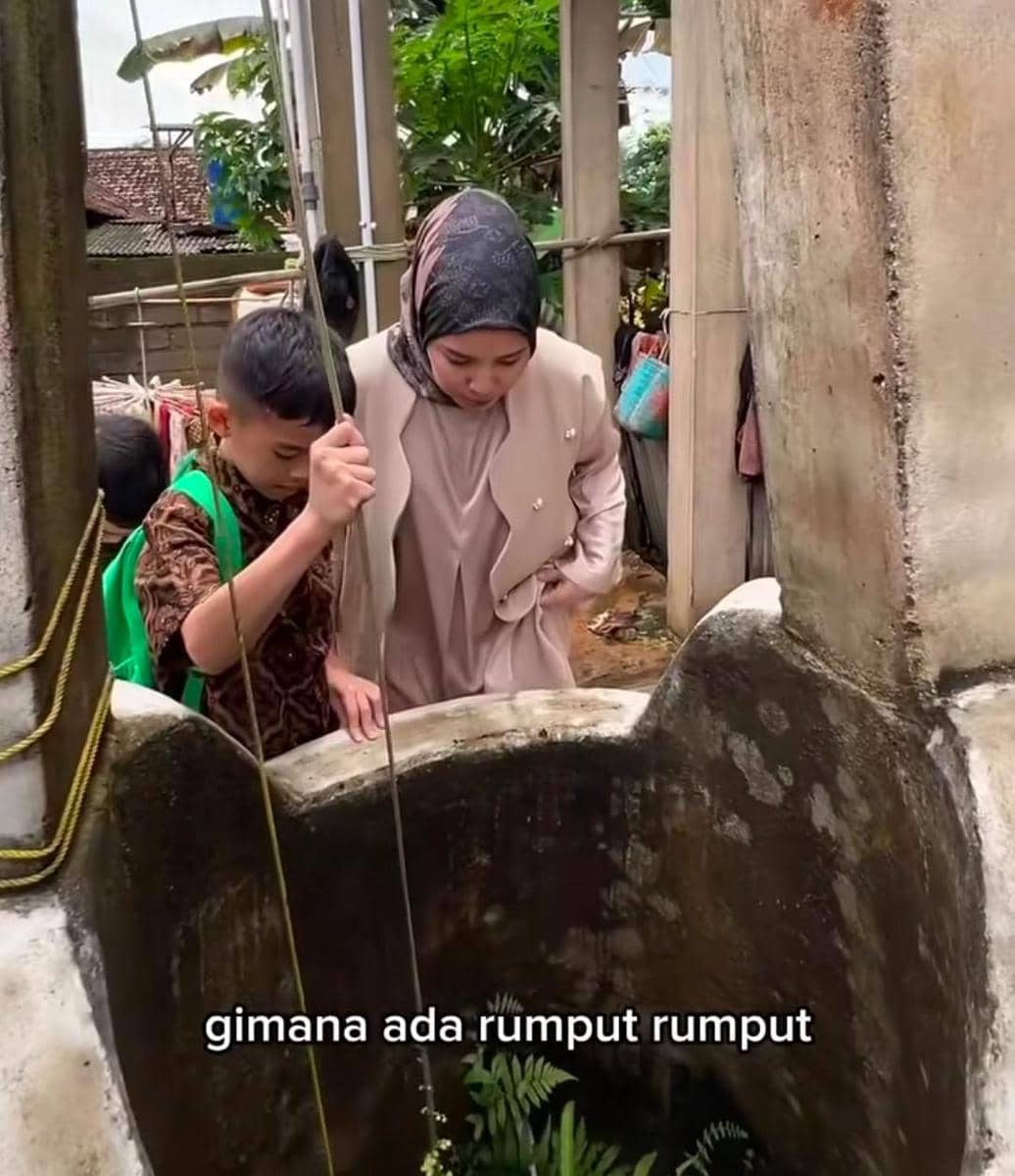 potret Tya Ariestya kunjungi rumah karyawan di Lampung
