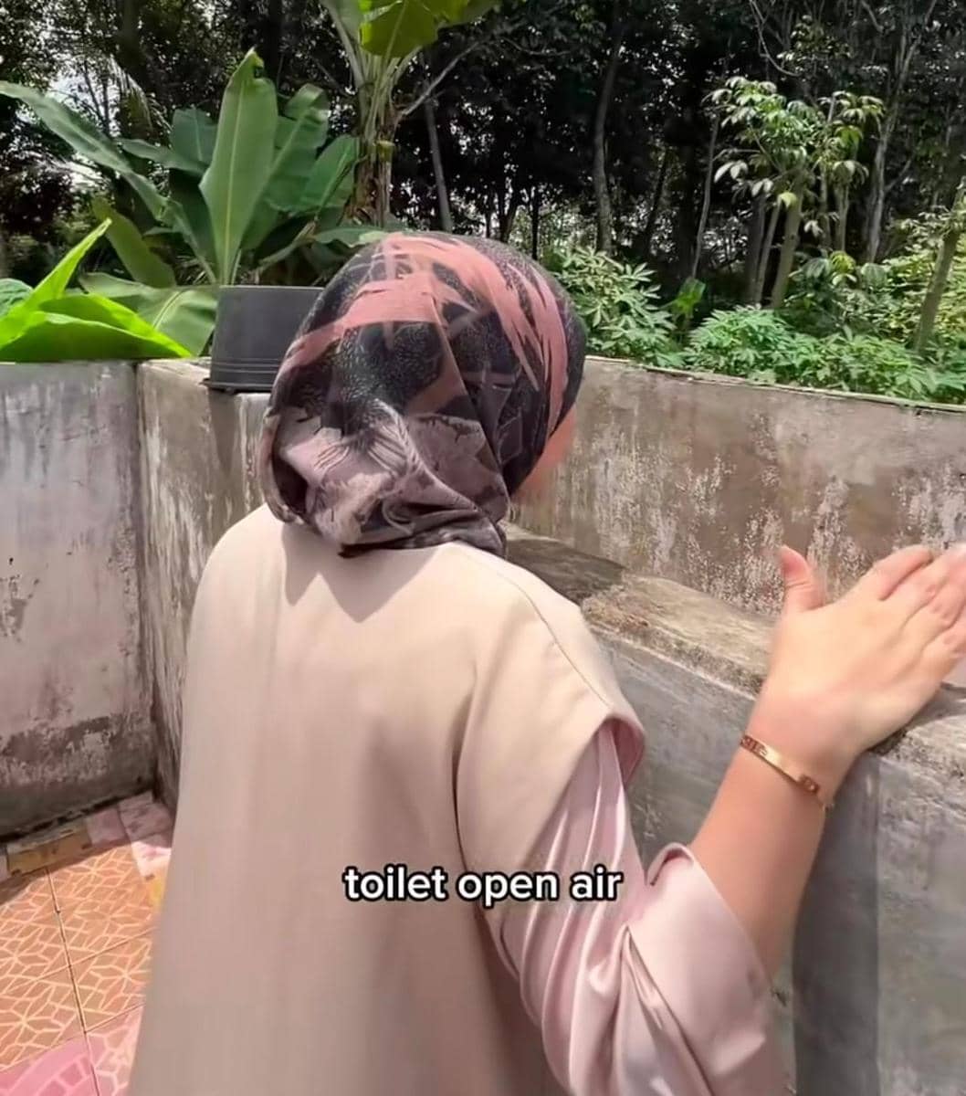 potret Tya Ariestya kunjungi rumah karyawan di Lampung