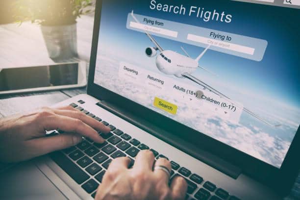 Ilustrasi pemesanan tiket pesawat melalui OTA (istock.com/scyther5)