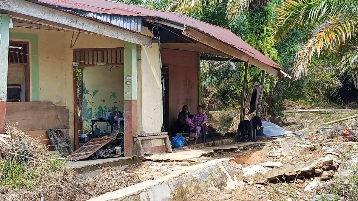 Kondisi rumah penyintas bencana banjir di Kecamatan Sorkam, Kabupaten Tapanuli Tengah, usai diterjang bah pada November 2025 lalu. (Foto: Junaidin Zai) 