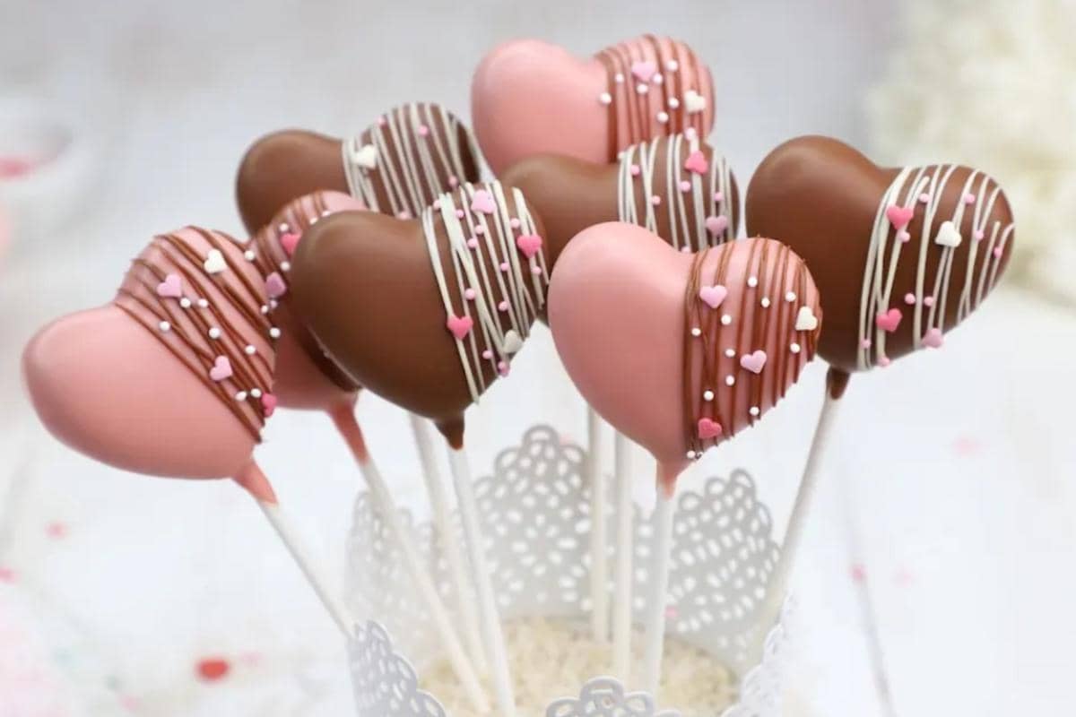 ilustrasi heart cake pops