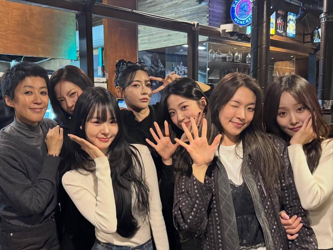 potret Hong Jin Kyung ngumpul bareng cast Single's Inferno 5