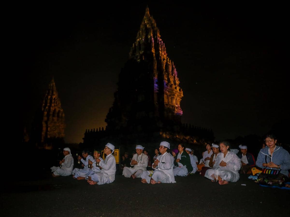 Peribadatan di Candi Prambanan. (Dok. Istimewa)