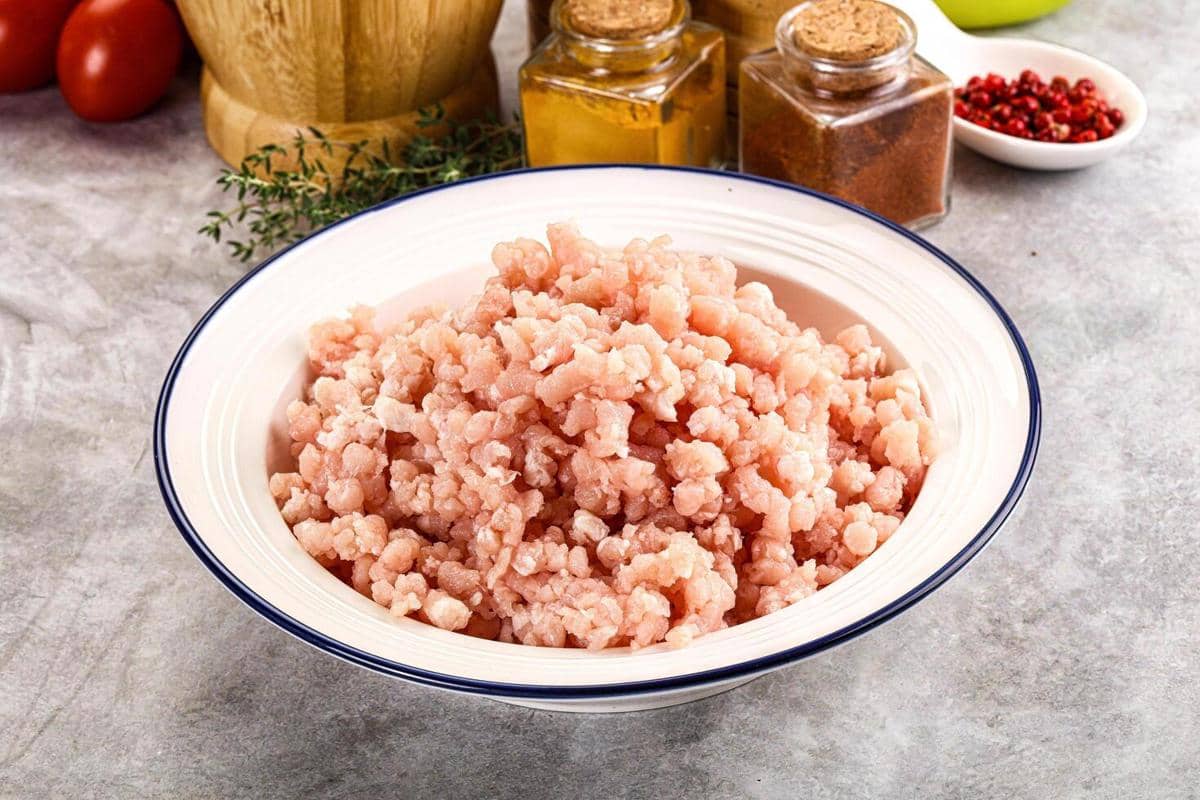 ilustrasi bahan daging cincang saus tiram  