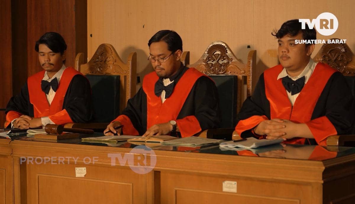 cuplikan "SOENTING MELAJOE | Film Drama Biografi Roehana Koeddoes [3/4]"