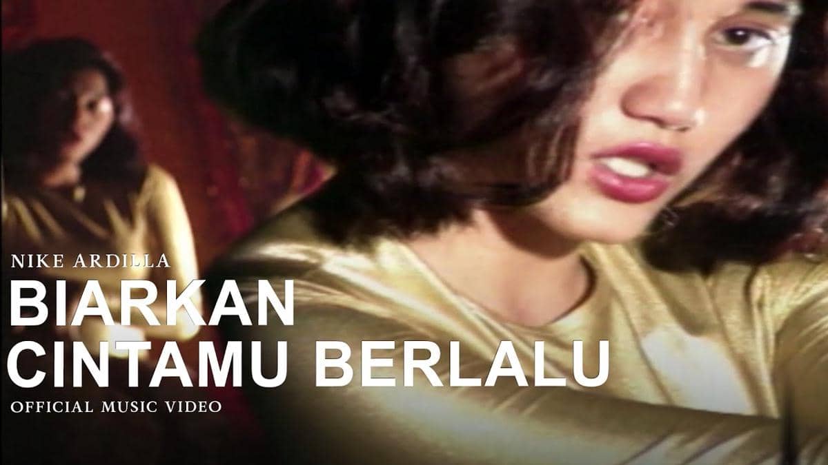 cuplikan video klip "Biarkan Cintamu Berlalu"