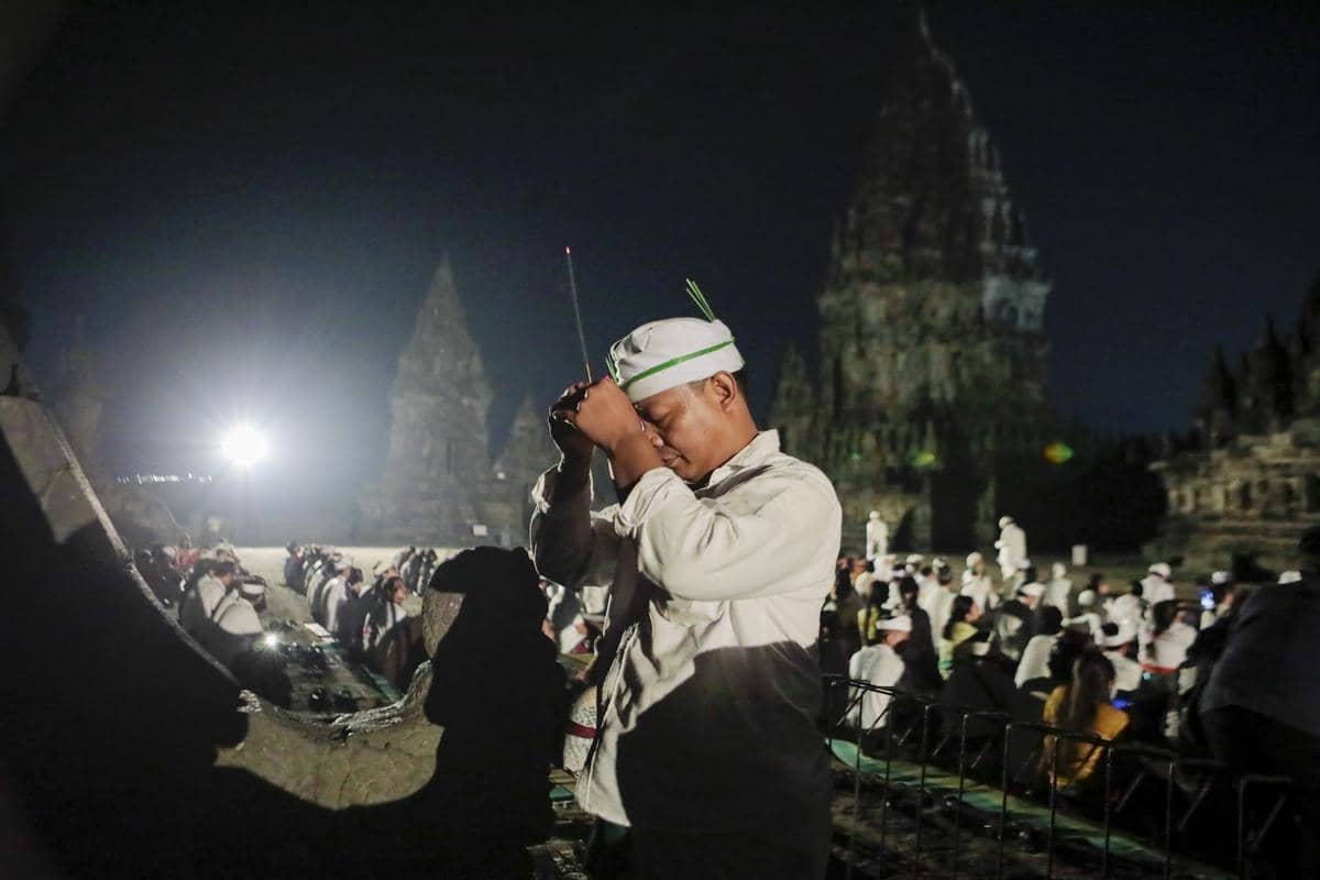 Peribadatan di Candi Prambanan. (Dok. Istimewa)
