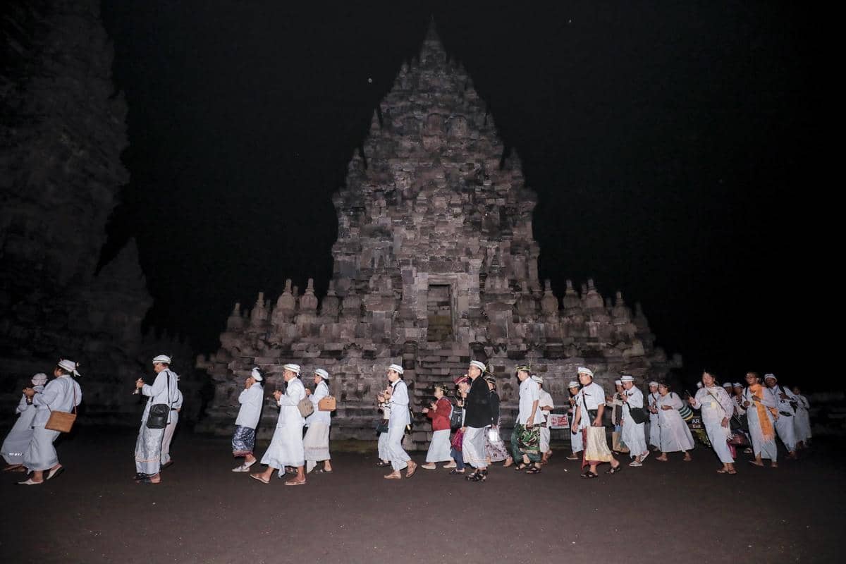 Peribadatan di Candi Prambanan. (Dok. Istimewa)