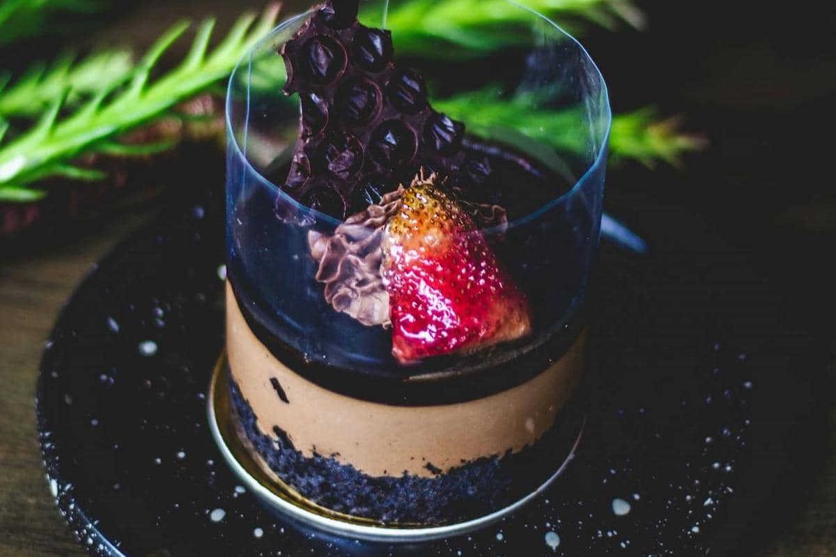 ilustrasi chocolate avocado mousse 
