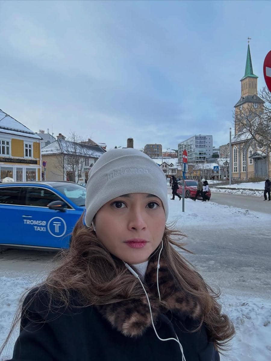 Acha Septriasa jalan-jalan di Kota Tromsø.