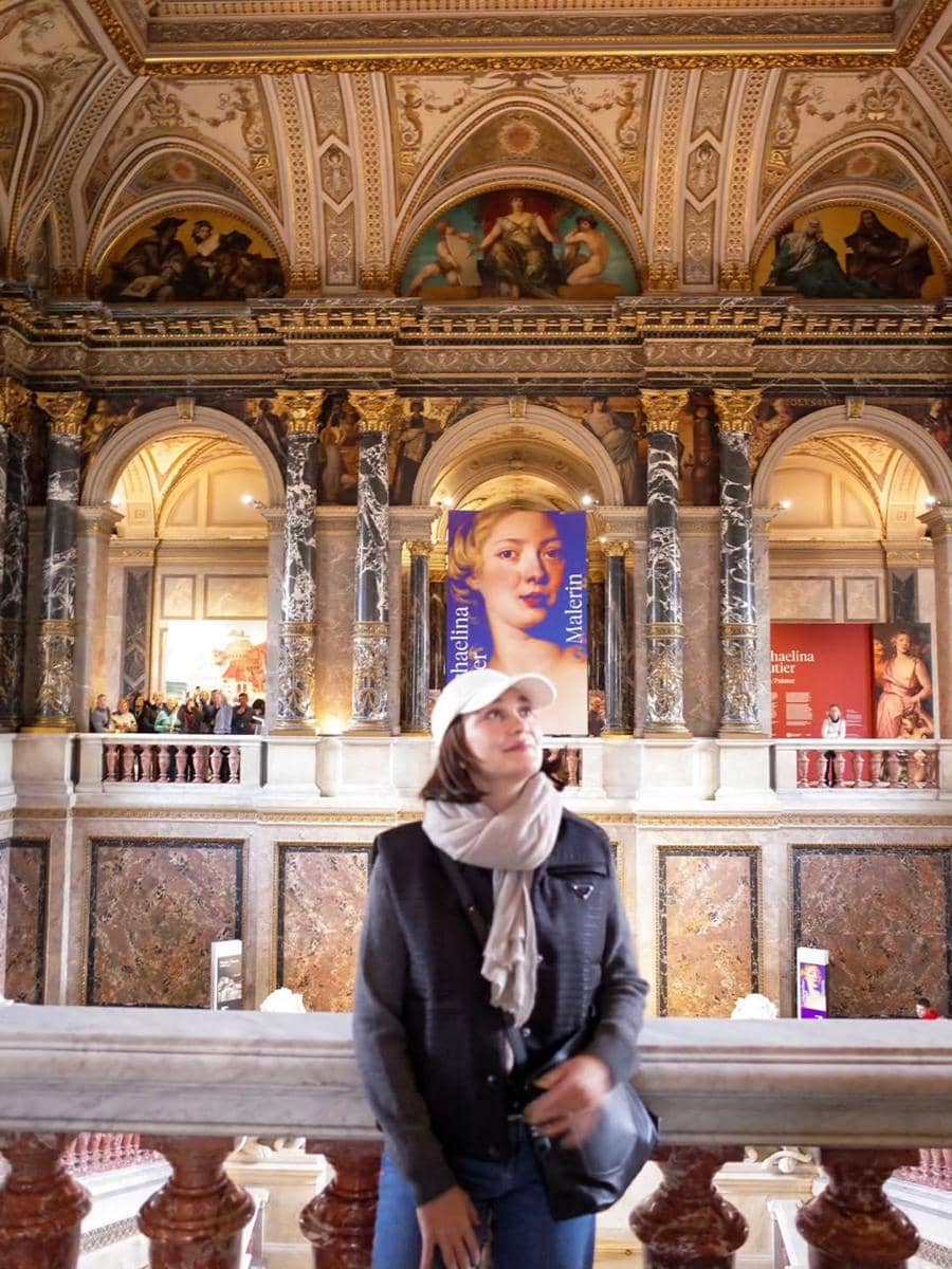 Luna Maya jalan-jalan di Austria