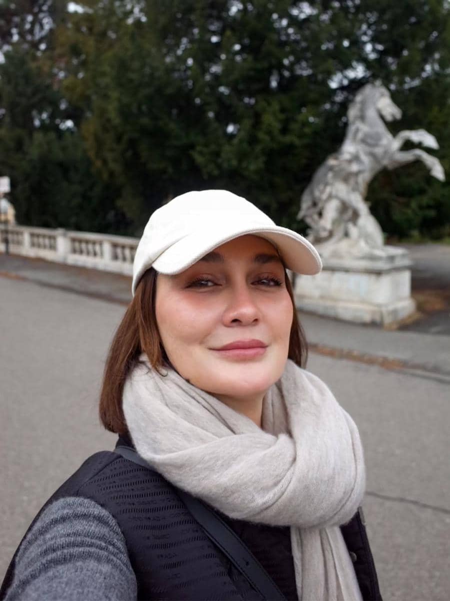 Luna Maya jalan-jalan di Austria