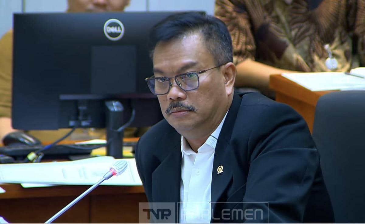 Anggota Komisi IX DPR RI Edy Wuryanto dalam rapat kerja bersama Menteri Kesehatan. (Dok. Tangkapan Layar TV Parlemen).