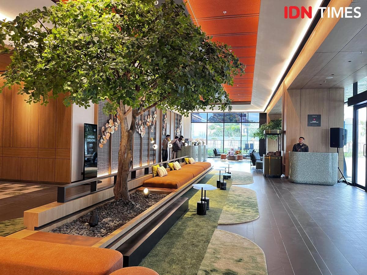 Potret resepsionis di lobi hotel