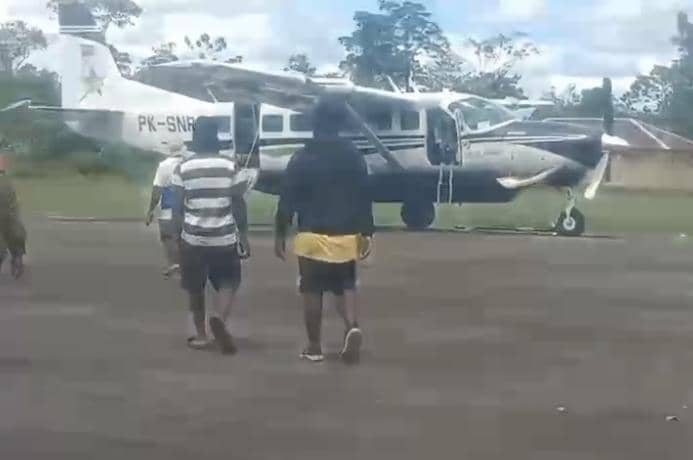 Pesawat Smart Air dengan nomor registrasi PK-SNR di Bandara Koroway Batu, Boven Digoel, Papua Selatan, pada Rabu (11/2/2026). 