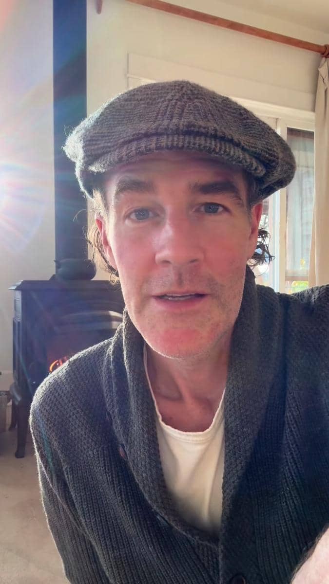 Potret mendiang James Van Der Beek