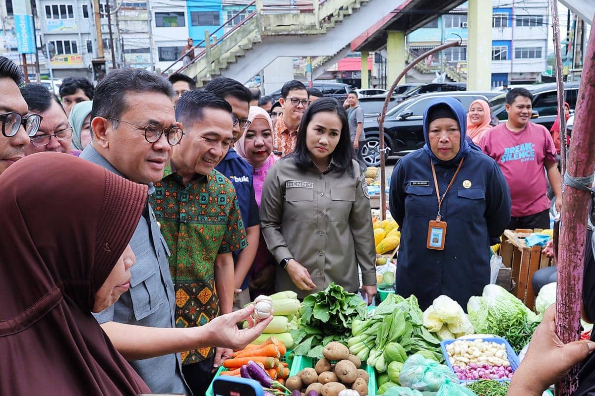Kementerian Perdagangan tinjau harga pangan di Pasar KM 5 Palembang