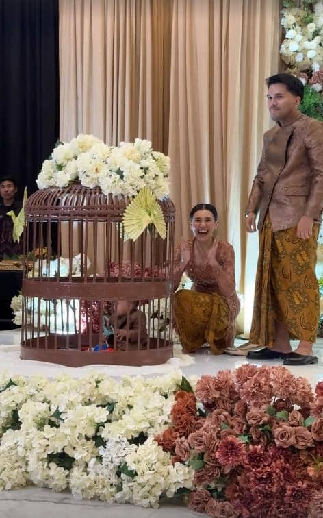 Tedak Siten Baby Arash, Anak Aaliyah dan Thariq Halilintar (instagram.com/aaliyah.massaid)