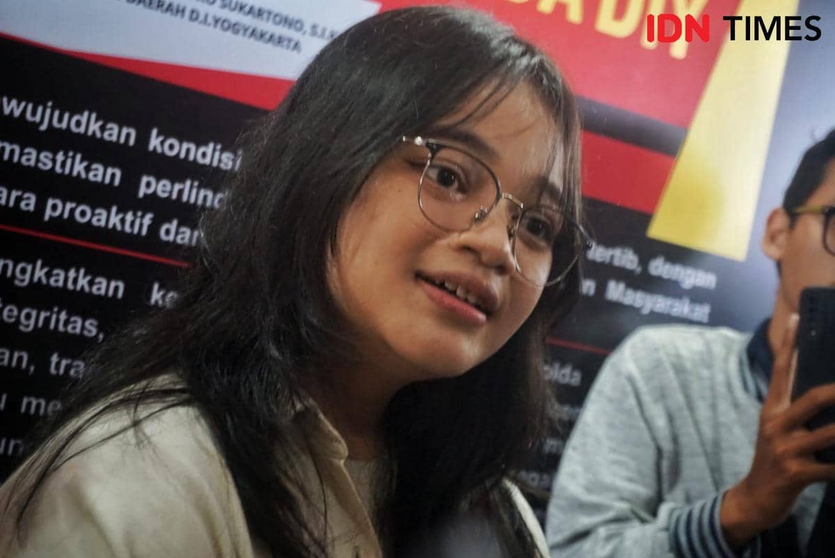 Eviana Adi'ba Agustin (21), mahasiswi asal Kendal yang melumpuhkan pelaku jambret handphone miliknya di Umbulharjo, Kota Yogyakarta.