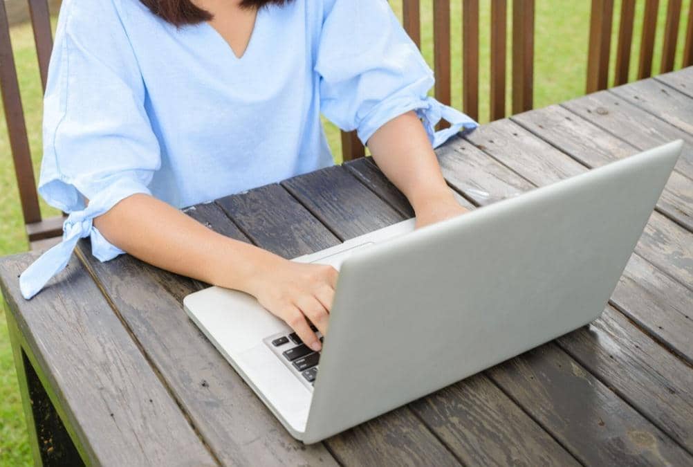 ilustrasi laptop