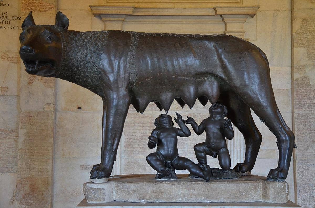 Patung Serigala Capitoline (Lupa Capitolina) yang terletak di Museum Capitoline (Musei Capitolini) di Roma, Italia.