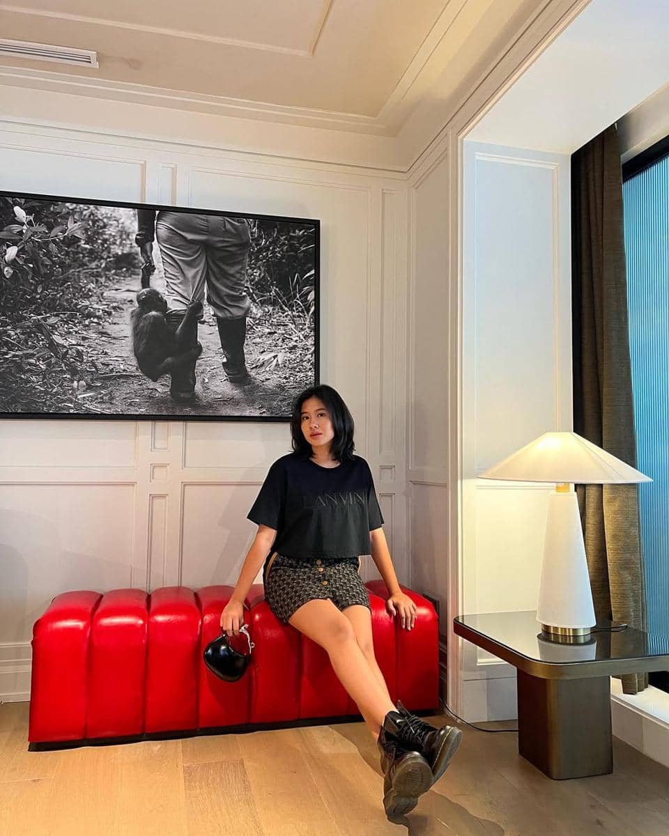 padu padan sepatu boots ala Shenina Cinnamon 