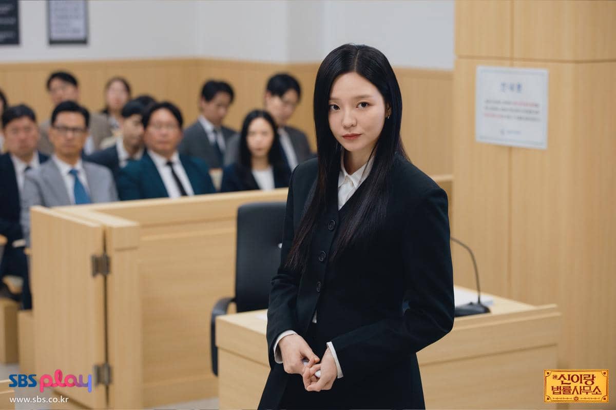 potret Esom di drakor Phantom Lawyer
