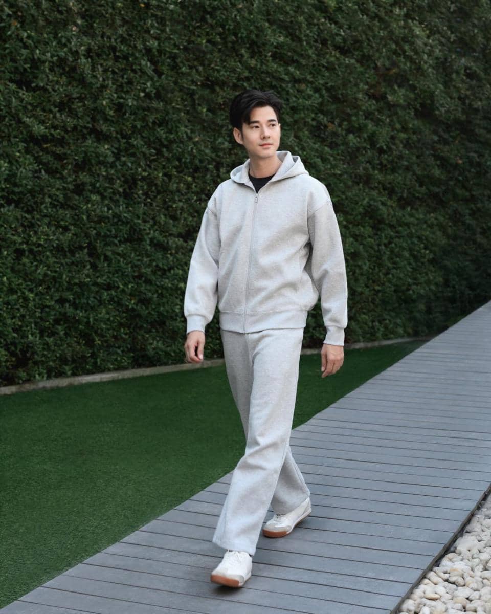 OOTD Canvas Sneakers ala Mario Maurer