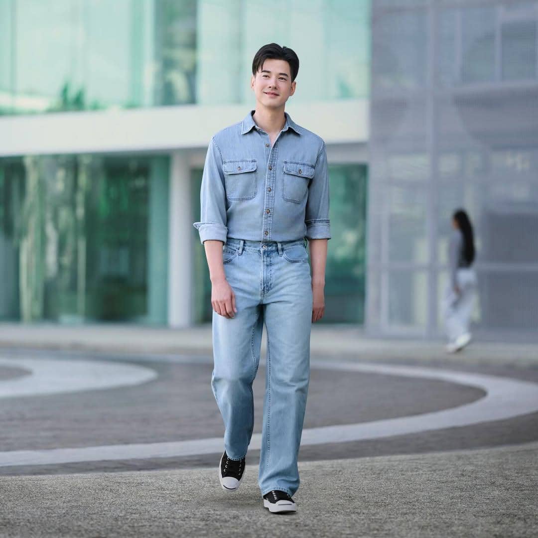 OOTD Canvas Sneakers ala Mario Maurer