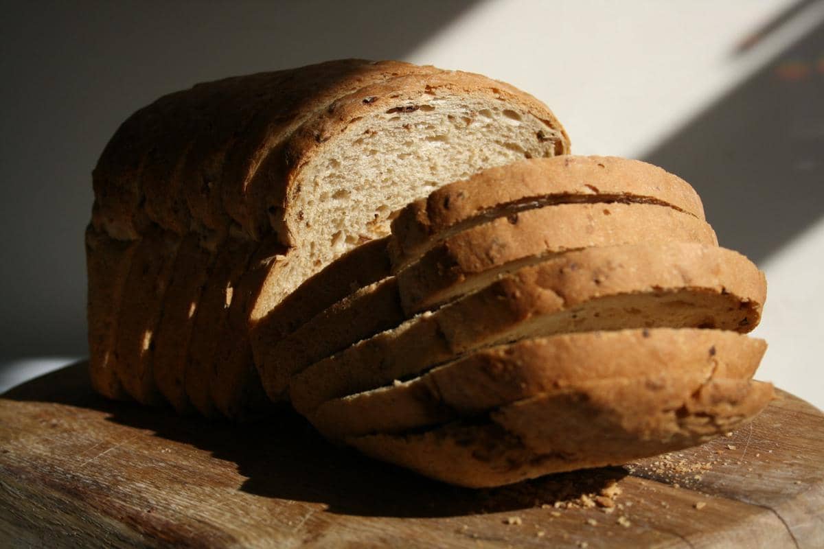 ilustrasi roti gandum yang sehat untuk pencernaan