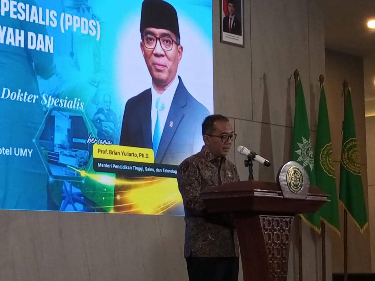 Menteri Pendidikan Tinggi, Sains, dan Teknologi Republik Indonesia ( Mendiktisaintek) Prof. Brian Yuliarto . (IDN Times/Daruwaskita)