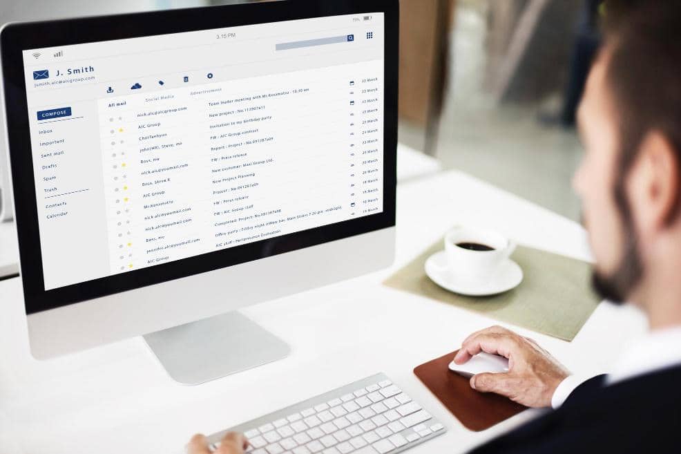 ilustrasi membersihkan email