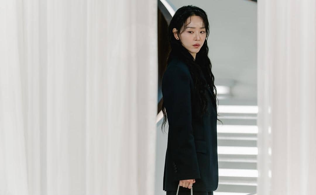 Shin Hye Sun di drama The Art of Sarah