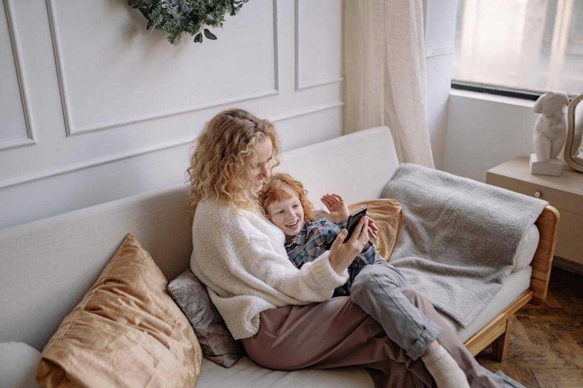 ilustrasi ibu dan anak