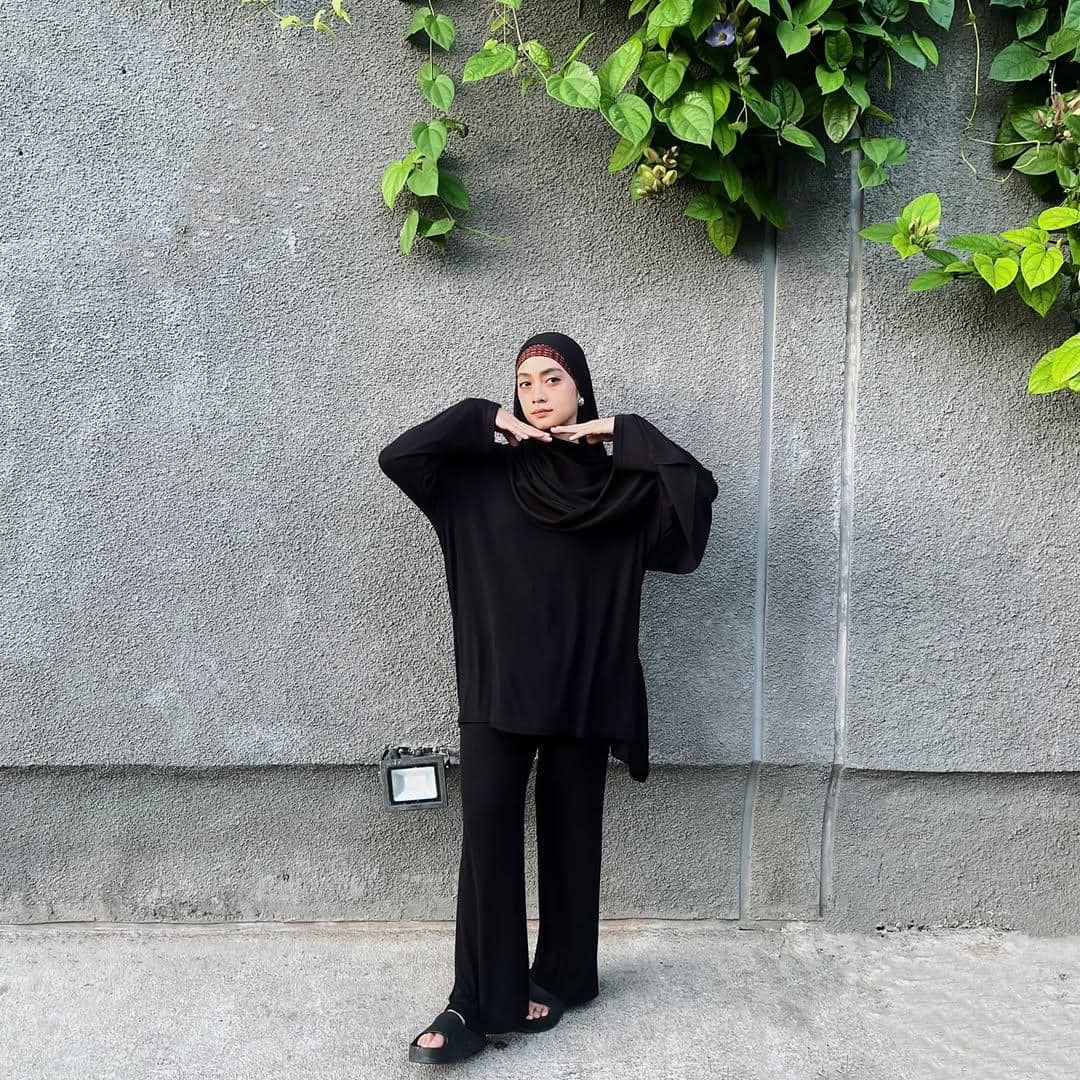 Outfit kasual ala Ayudia Bing Slamet 