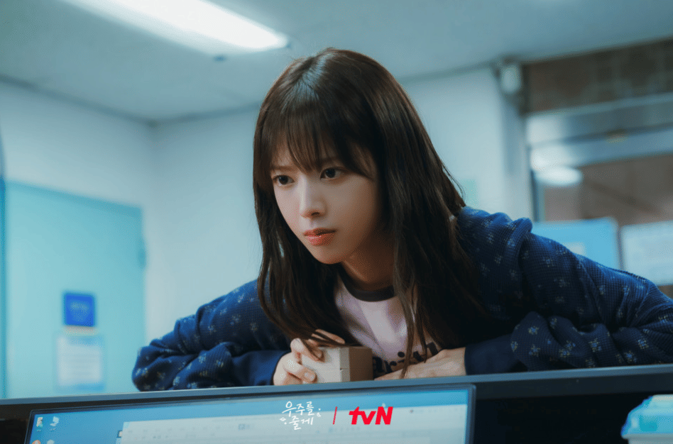 7 Perilaku Plin-plan Woo Hyun Jin di Our Universe, Membingungkan!