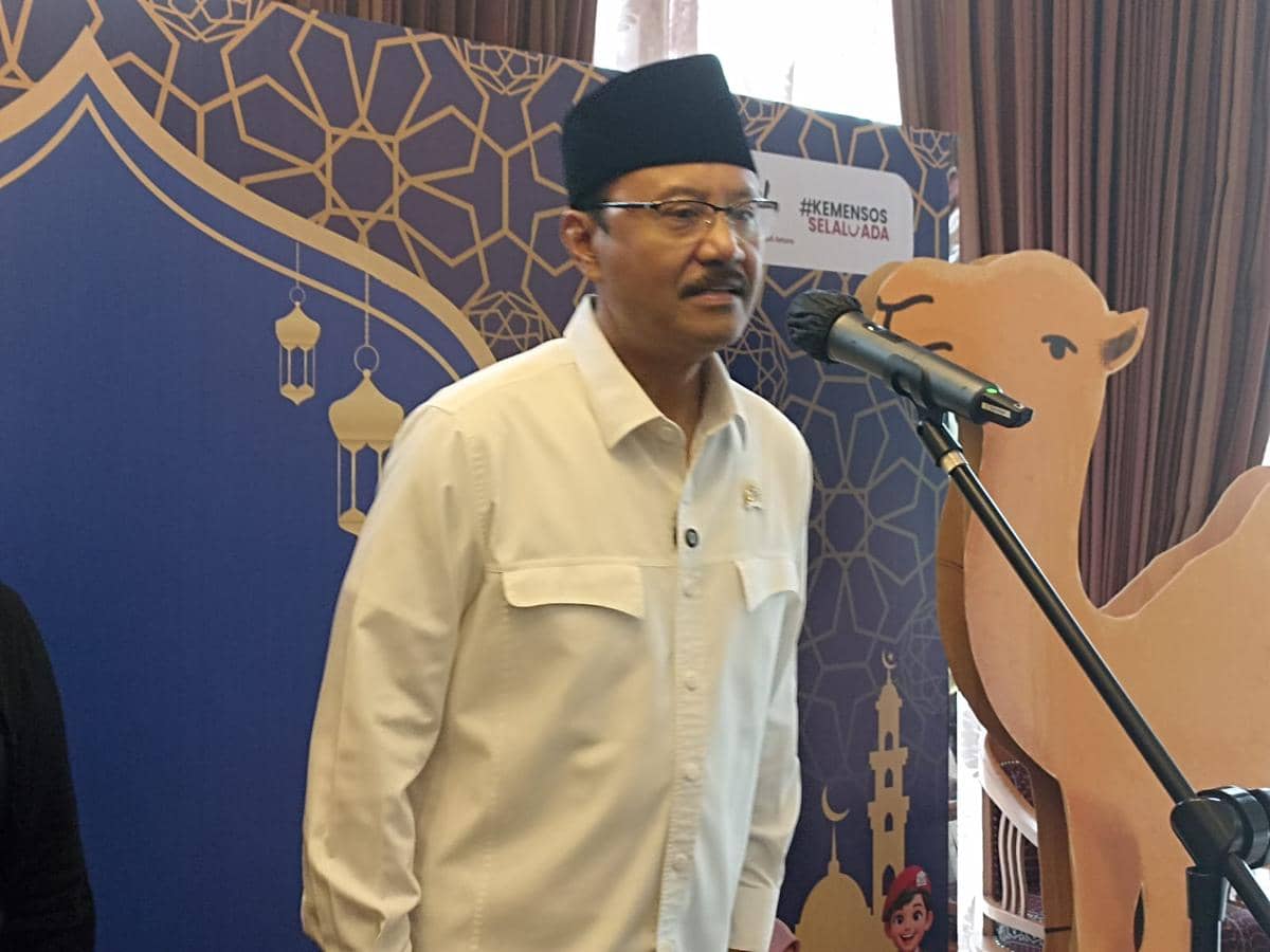 Menteri Sosial Syaifullah Yusuf di Gedung Kemensos, Jumat (13/2/2026). 