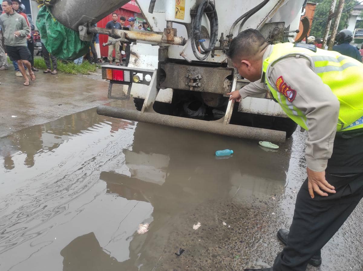 Jalan Raya Pasar Kemis Rusak, 4 Orang Tewas dalam 13 Hari (Dok. IDN Times/Feri)