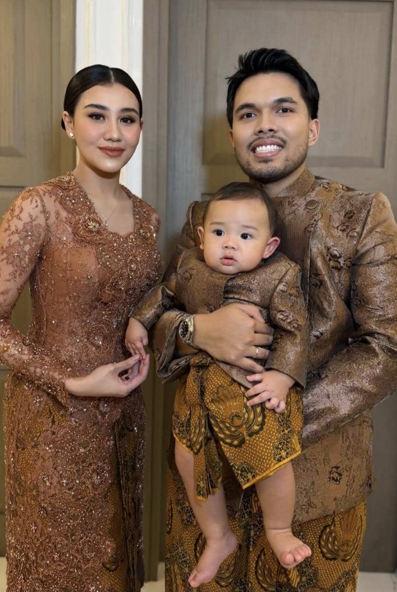 Tedak siten Aaliyah Massaid 