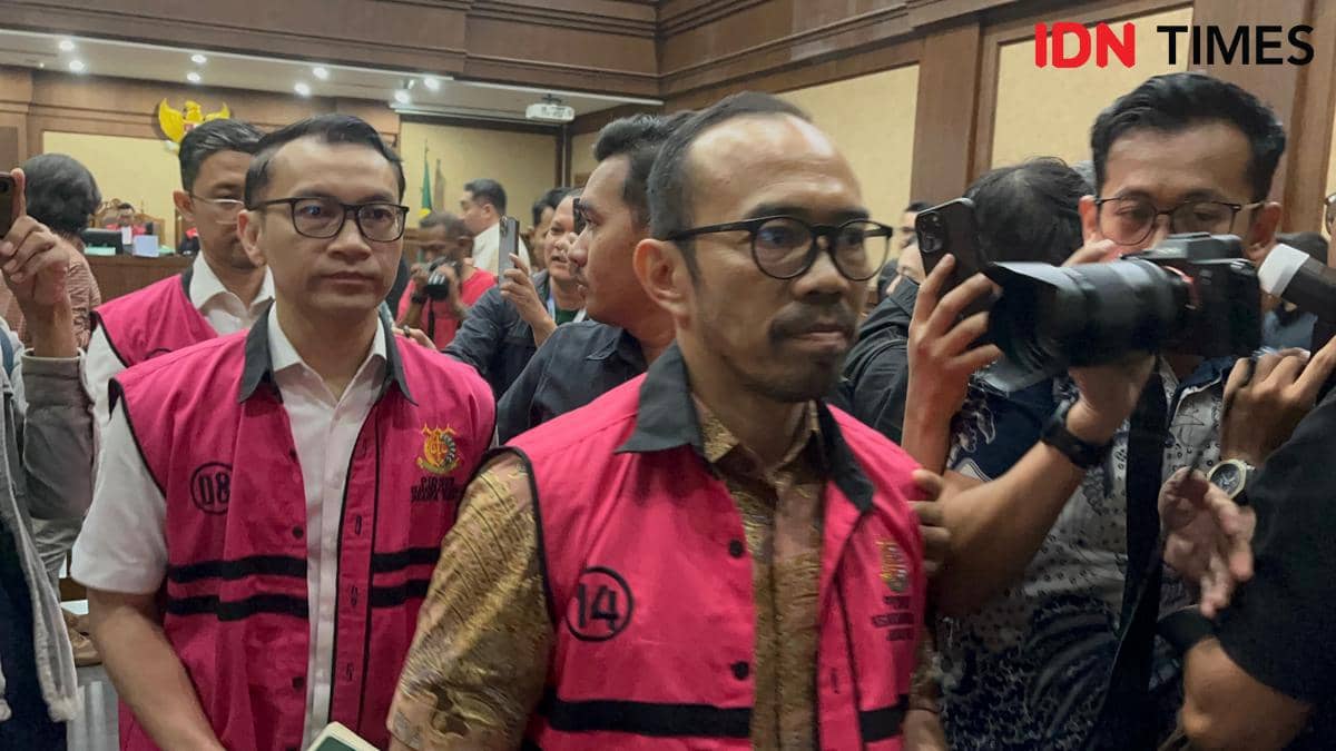 Eks Dirut Pertamina Patra Niaga, Riva Siahaan, saat pembacaan tuntutan selama 14 Tahun Bui (IDN Times / Aryodamar)