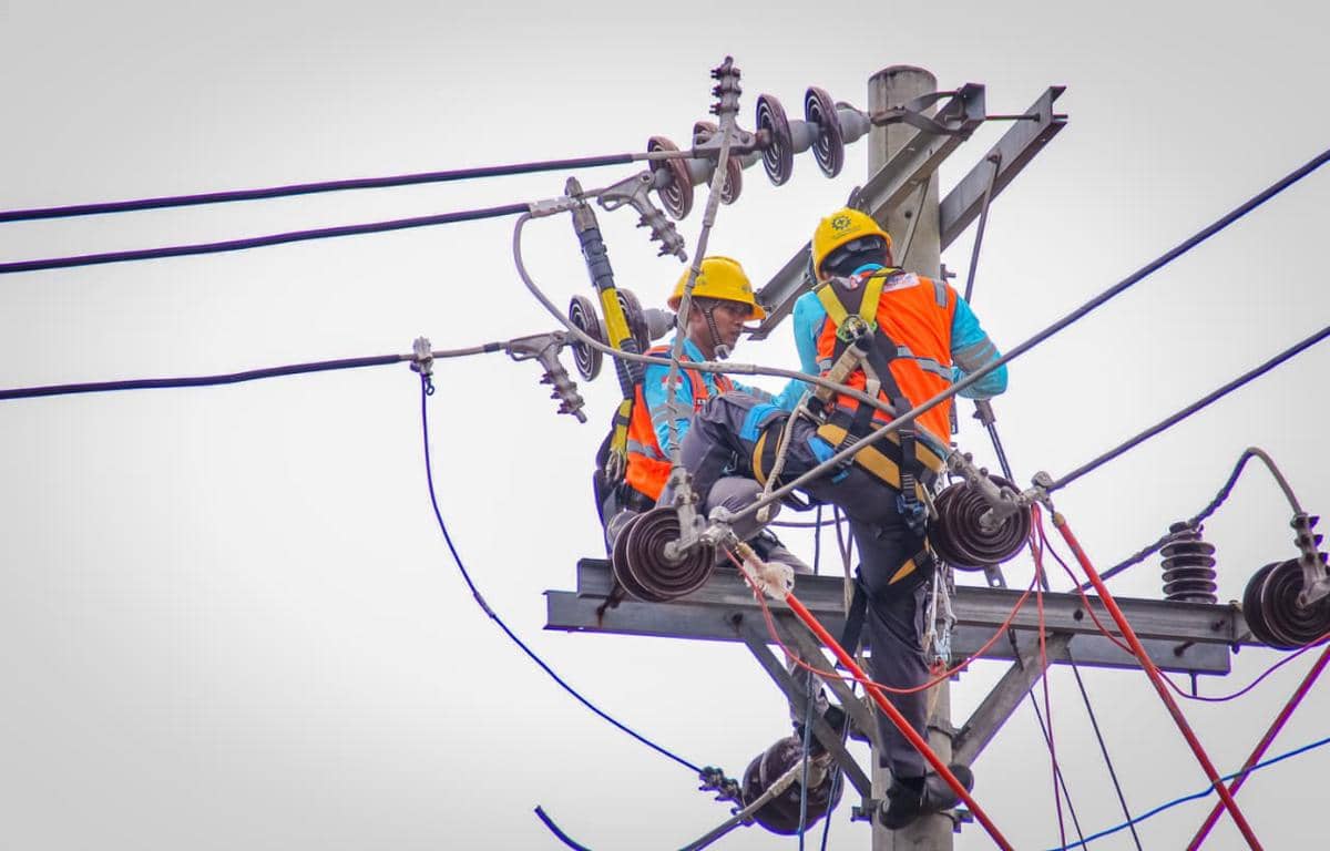 pln, listrik, petugas pln