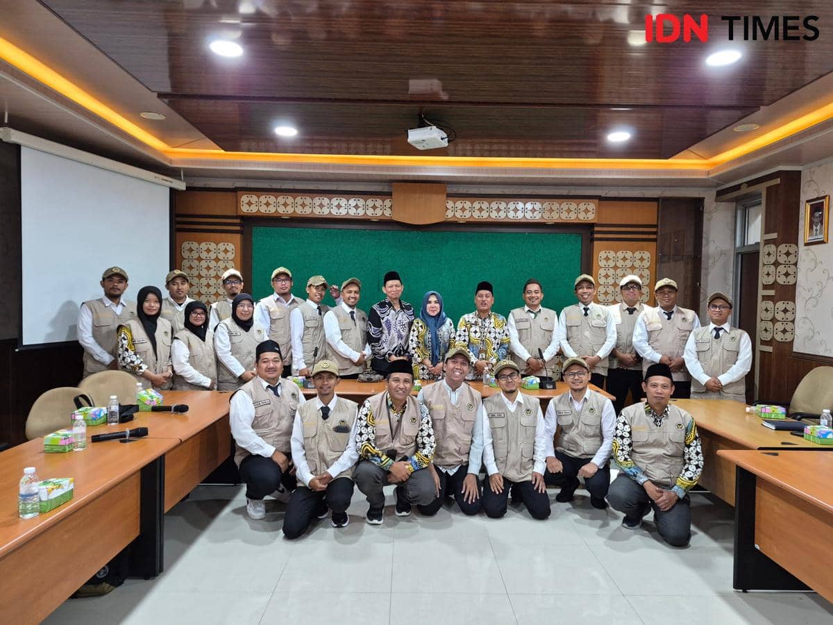 Pelaksana Tugas (Plt) Kepala Kantor Wilayah Kementerian Haji dan Umrah (Kemenhaj) Daerah Istimewa Yogyakarta (DIY), Jauhar Mustofa menerima kunjungan silaturahmi para Petugas Penyelenggara Ibadah Haji (PPIH) Arab Saudi asal DIY di Kantor Wilayah Kemenhaj DIY, Jumat (13/2/2026). (IDN Times/Yogie Fadila)