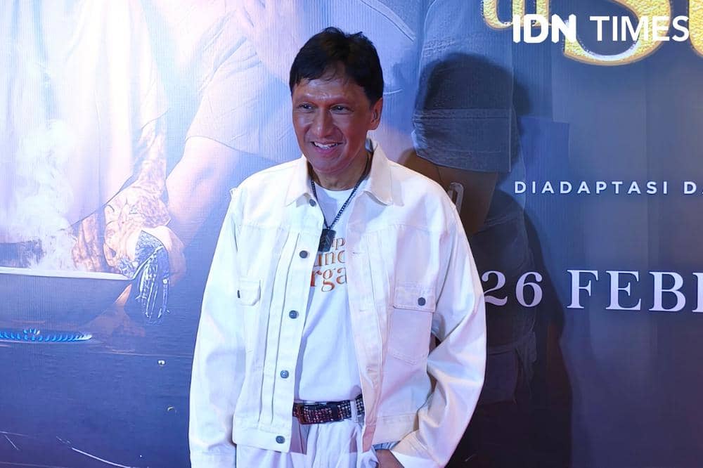 Ikang Fawzi saat red carpet film Titip Bunda di Surga-Mu yang digelar di Jakarta, Kamis (12/2/2026)