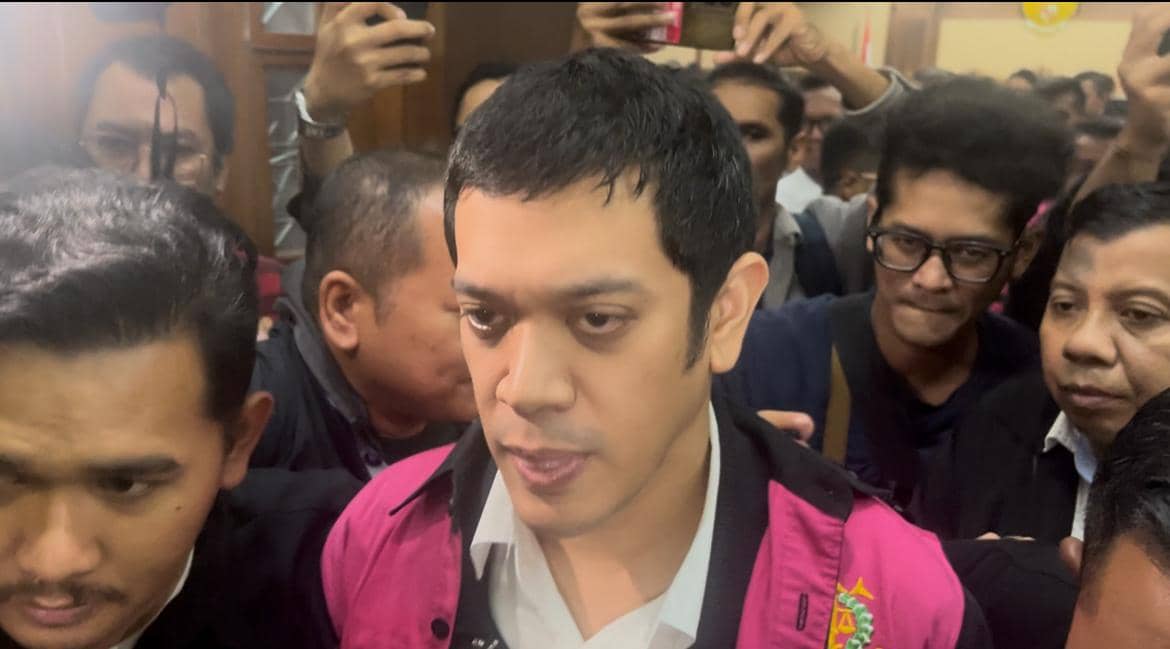 Muhamad Kerry Adrianto yang juga anak pengusaha Riza Chalid dituntut 18 tahun penjara (IDN Times/Aryodamar)