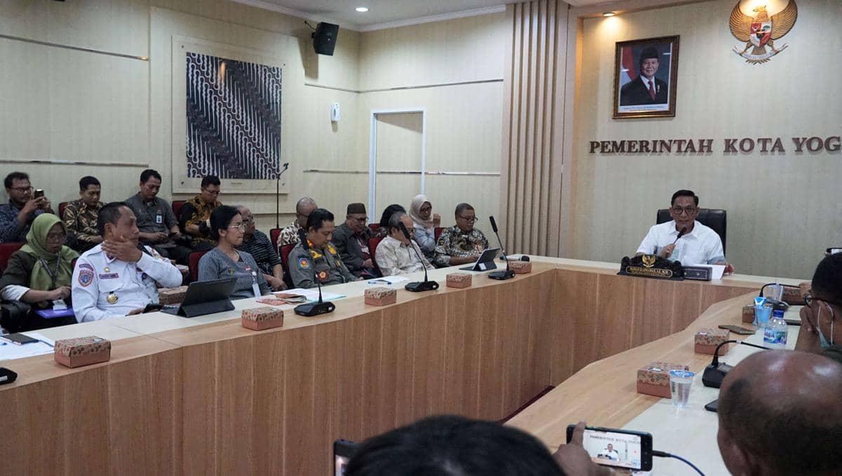 Wakil Wali Kota Yogyakarta, Wawan Harmawan, saat menyampaikan pengaturan jam operasional usaha hiburan, rekreasi, dan spa selama Ramadan 1447 Hijriah/2026. 