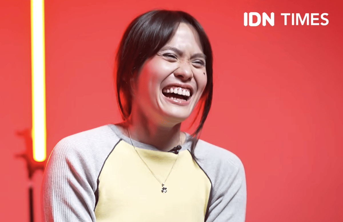 Sheryl Shenafia dalam program OFF THE RECORD